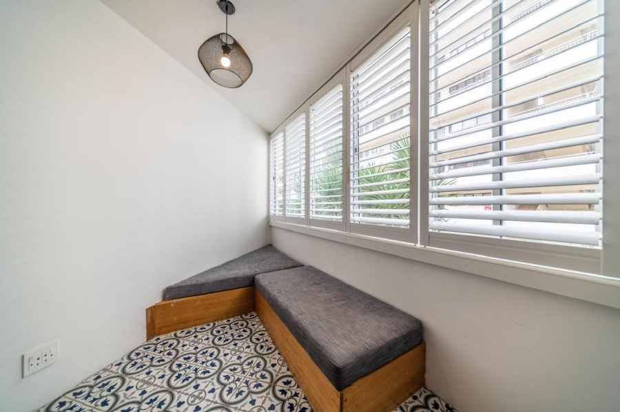 To Let 1 Bedroom Property for Rent in Sea Point Western Cape